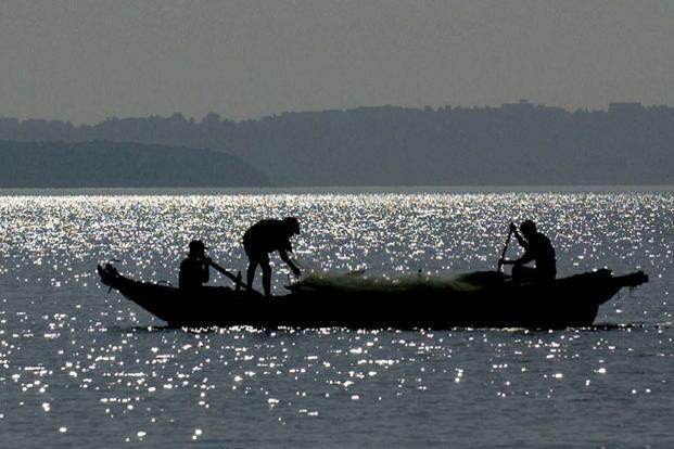 पाकिस्तान ने 43 भारतीय मछुआरों को गिरफ्तार किया - India TV