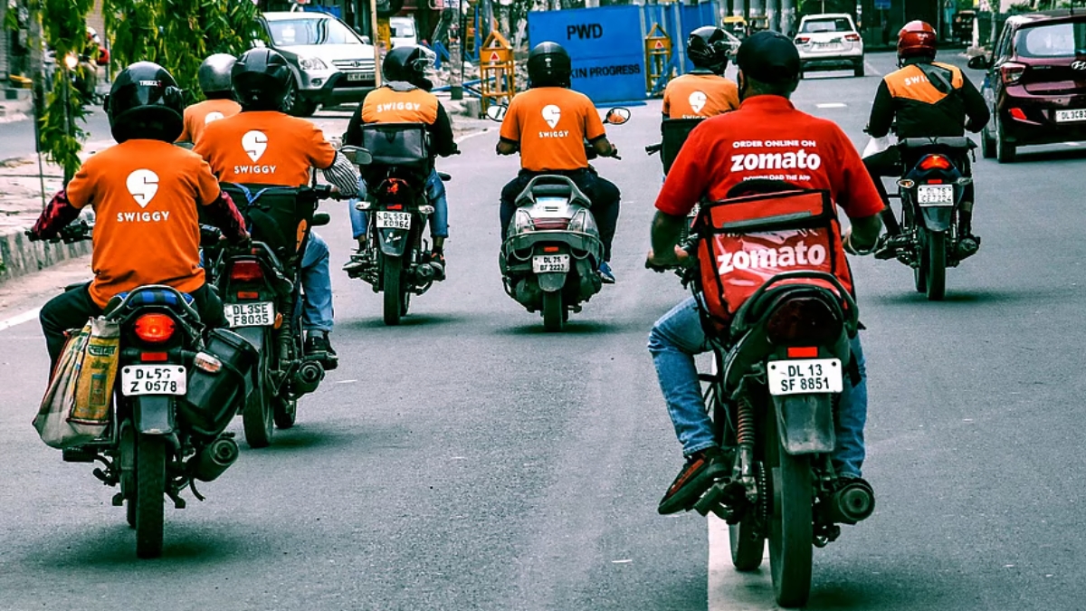 https://resize.khabarindiatv.com/resize/1200_-/2025/12/gig-workers-1767162693.jpg