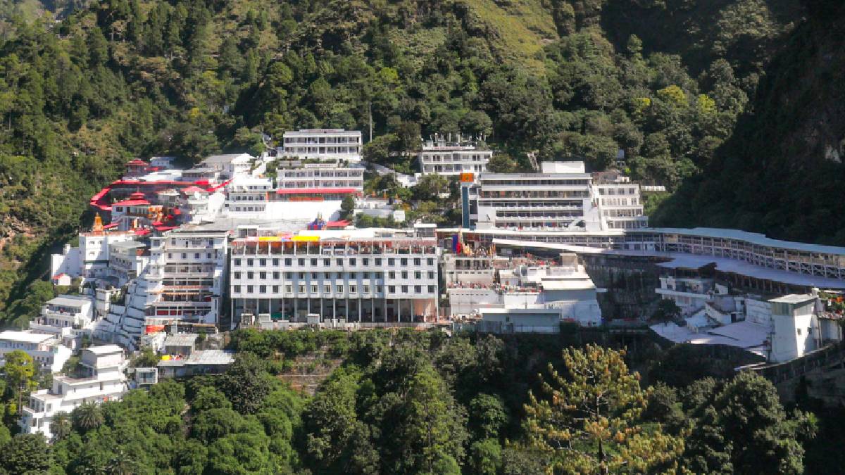 माता वैष्णो देवी मंदिर जाने वाले श्रद्धालु ध्यान दें, नए साल पर बदले दर्शन के नियम, चढ़ाई और वापसी की समय सीमा तय