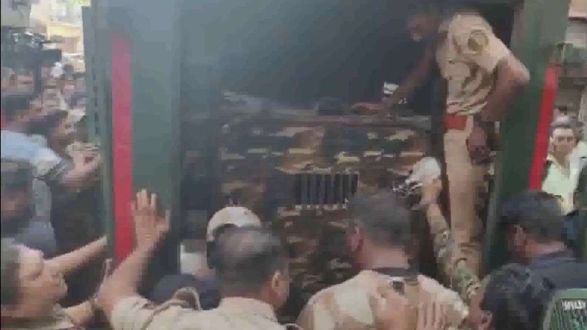 कोहराम मचाने वाला तेंदुआ पकड़ा गया, घरों के अंदर तक घुस जाता था, 6 घंटे तक चला रेस्क्यू