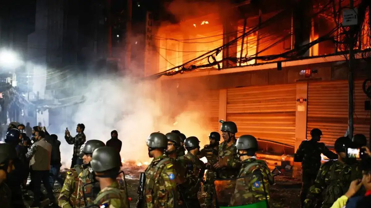 कौन था उस्मान हादी? जिसकी सिंगापुर में मौत के बाद बांग्लादेश में भड़की हिंसा, जगह-जगह प्रदर्शन