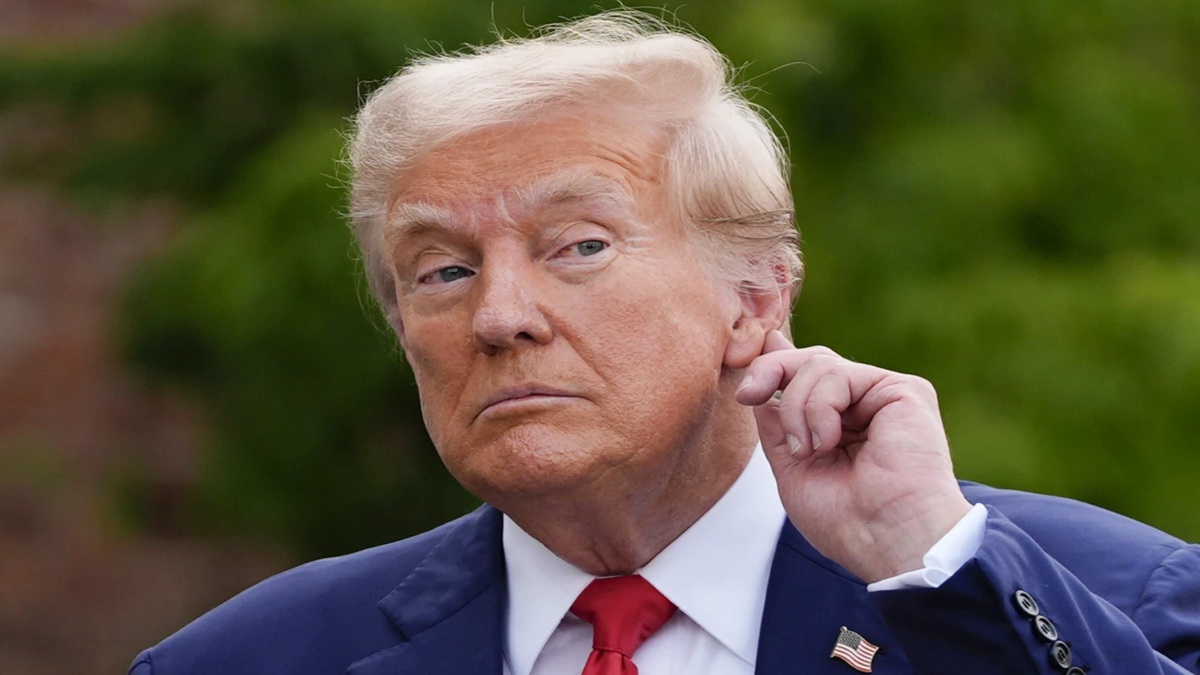 ईरान पर किसी भी वक्त हो सकता है हमला! राष्ट्रपति ट्रंप को दी गई सैन्य विकल्पों के बारे में जानकारी