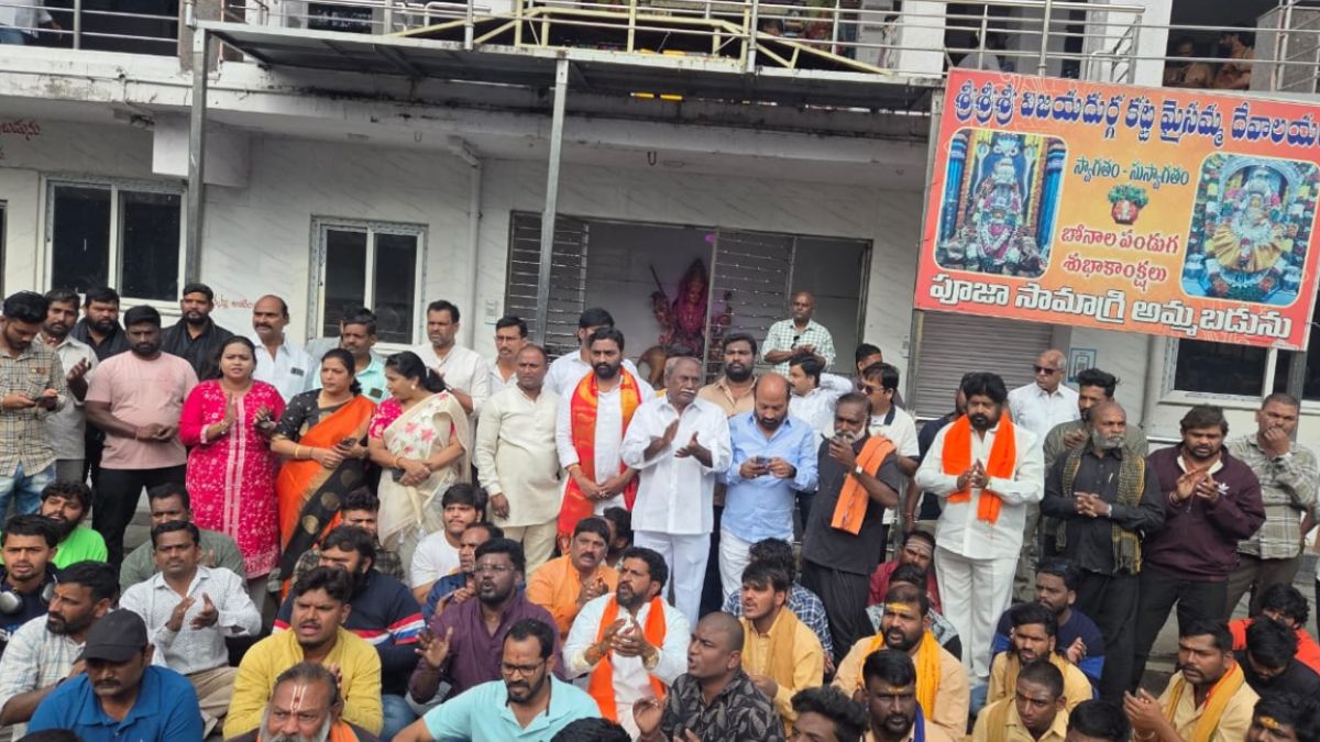 हैदराबाद: कट्टामैसम्मा देवी मंदिर के सामने शख्स ने किया शौच, इलाके में फैला तनाव, मौके पर भारी पुलिस बल तैनात