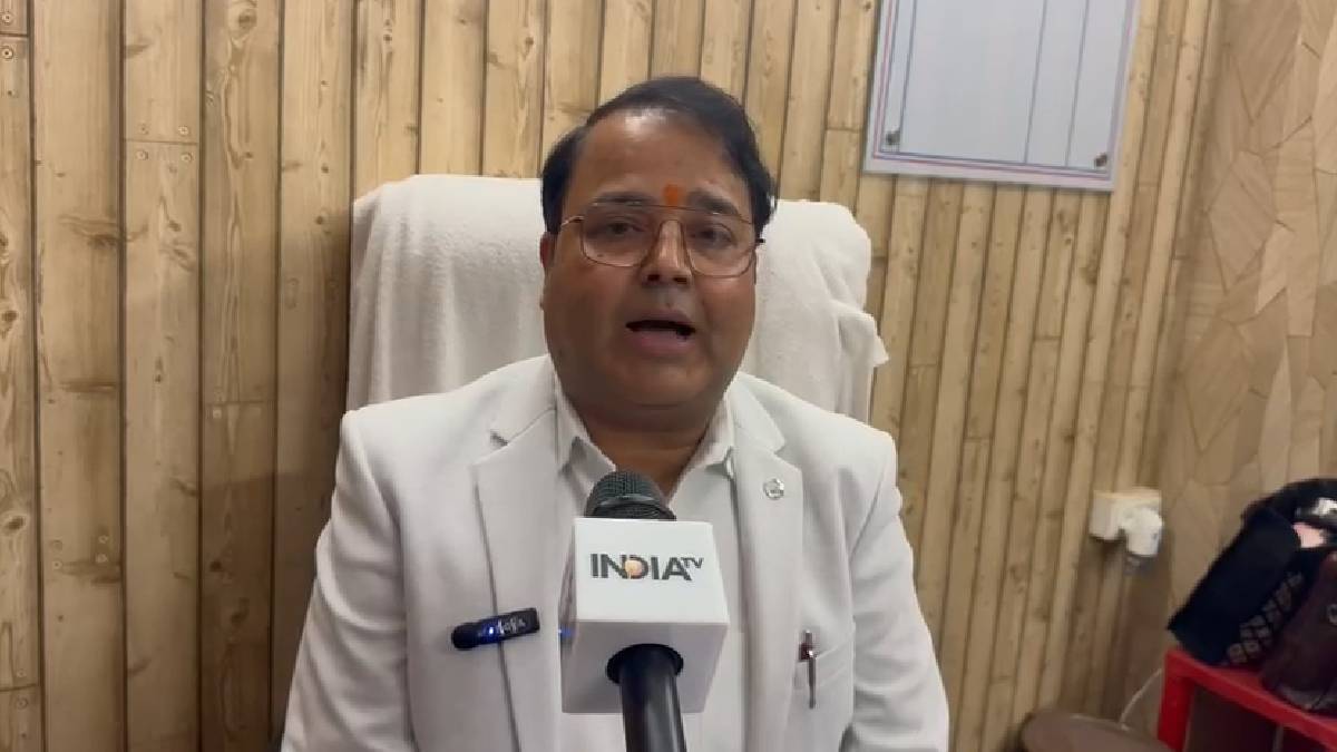 अविमुक्तेश्वरानंद के बयान के विरोध में GST डिप्टी कमिश्नर ने छोड़ी नौकरी, सीएम योगी का किया सपोर्ट