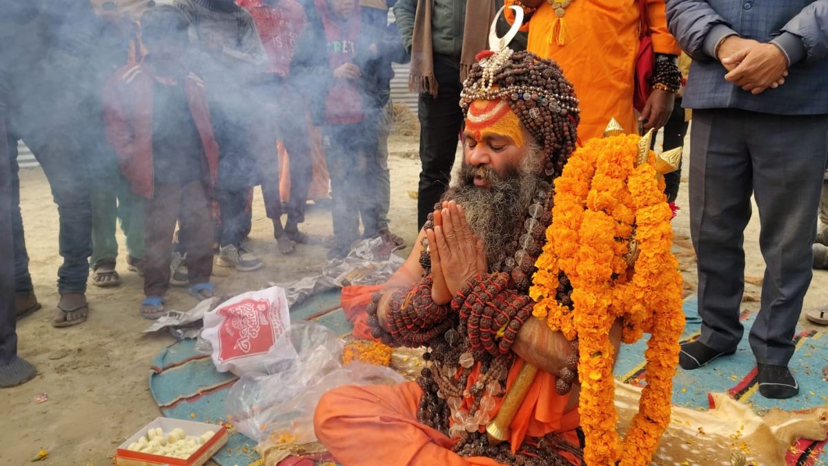 माघ मेले में 11 फीट ऊंचा रुद्राक्ष का शिवलिंग बनाएंगे मौनी बाबा, काशी-मथुरा में मंदिर निर्माण का लिया संकल्प