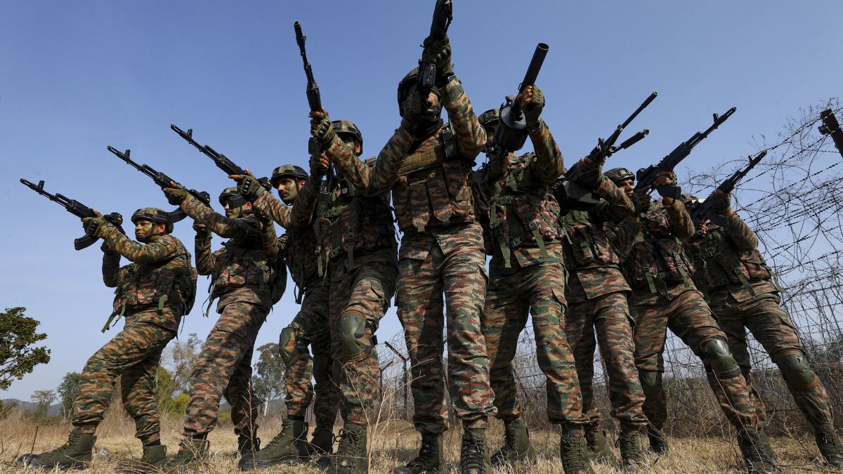 दुनिया की शीर्ष सैन्य शक्तियों में भारत का जलवा कायम, पाक आर्मी की गिरी रैंकिंग, टॉप 10 से बाहर