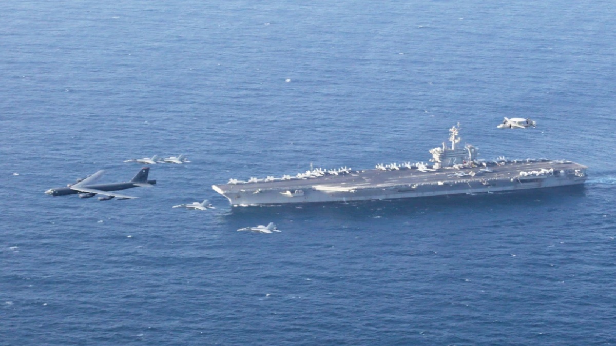 ईरान पर पूरी है हमले की तैयारी! तनाव के बीच मिडिल ईस्ट पहुंचा अमेरिका का घातक जंगी बेड़ा