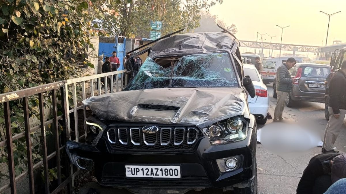 दिल्ली में बुजुर्ग के ऊपर आ गिरी तेज रफ्तार स्कार्पियो, मौके पर मौत, कार के अंदर थे 5 लोग और सभी नशे में-VIDEO