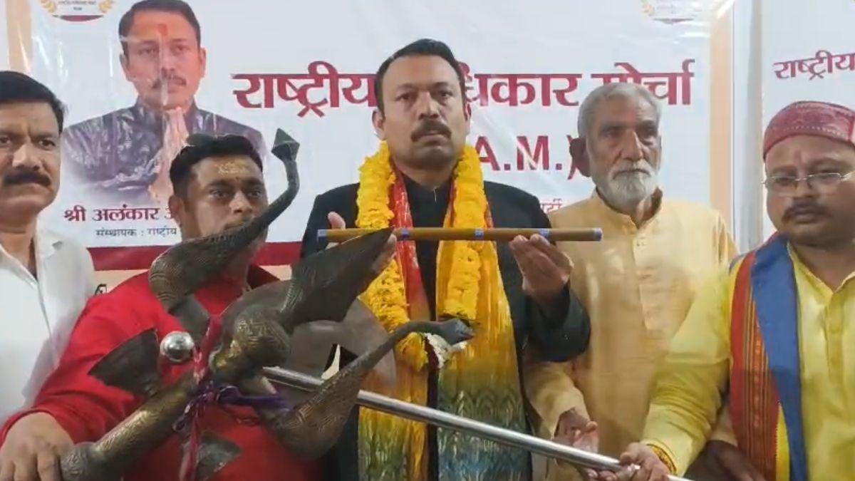 यूपी: पूर्व सिटी मजिस्ट्रेट अलंकार अग्निहोत्री ने वृंदावन में अपनी नई राजनीतिक पार्टी का ऐलान किया, जानें नाम