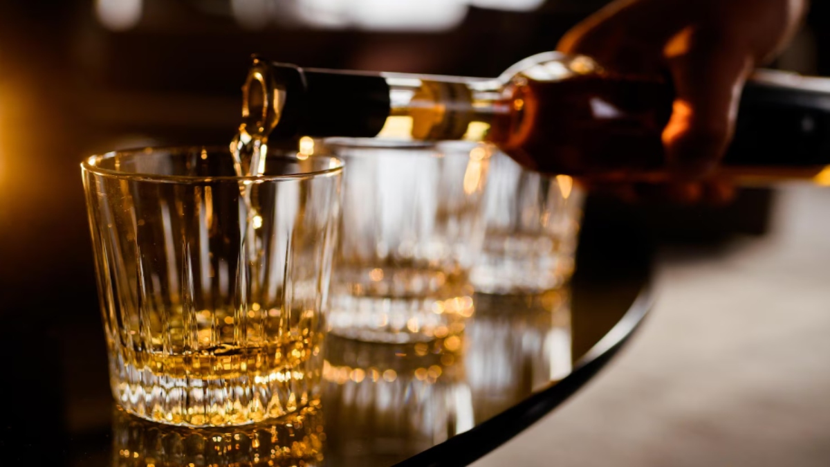 दिल्ली में महंगी होगी शराब, 10 प्रतिशत तक लाइसेंस शुल्क में वृद्धि, जानि किस श्रेणी में लागू होगी नई आबकारी नीति