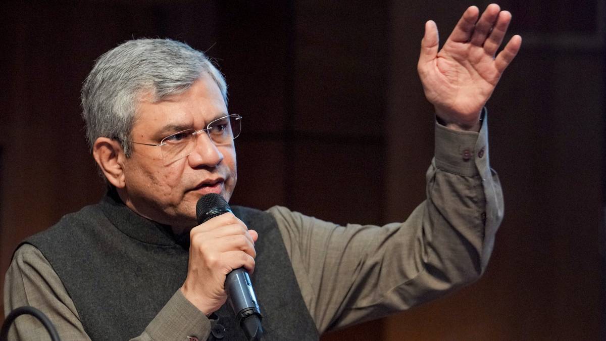 AI मॉडल्स की ट्रेनिंग पर अश्विनी वैष्णव ने उठाए सवाल, कहा- 'Deepfake तोड़ रहा लोगों का भरोसा'