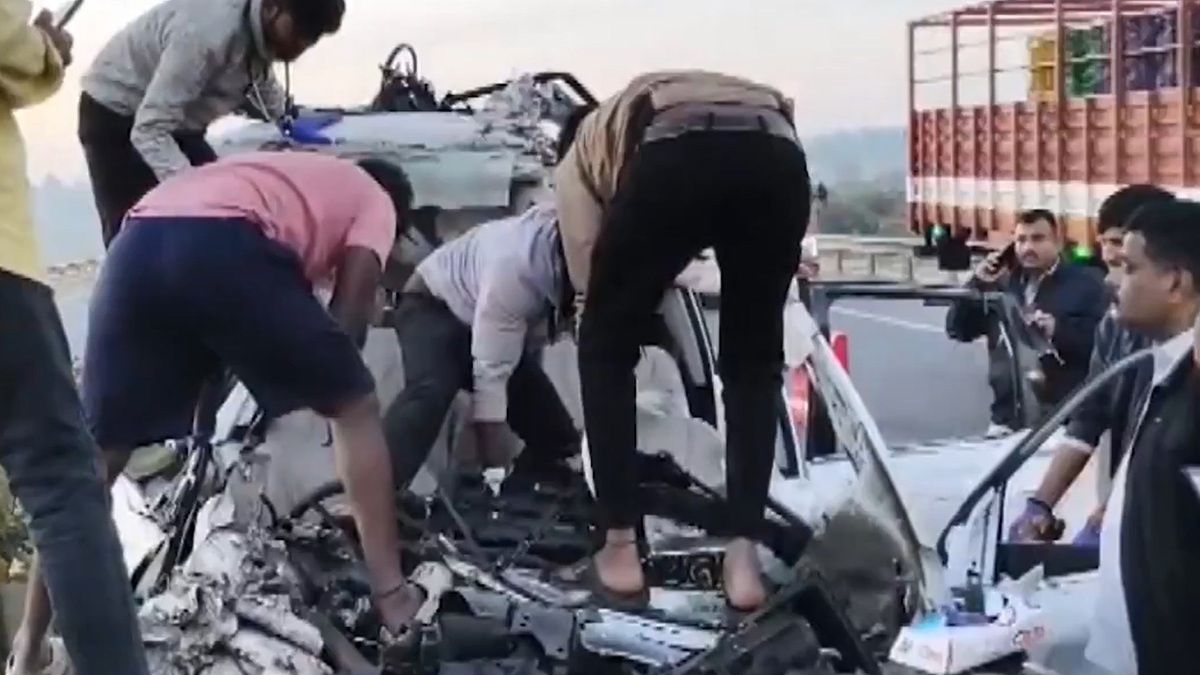 बेंगलुरु में भयानक एक्सीडेंट, हाईवे पर एक साथ टकराई कई गाड़ियां, 7 की मौके पर मौत