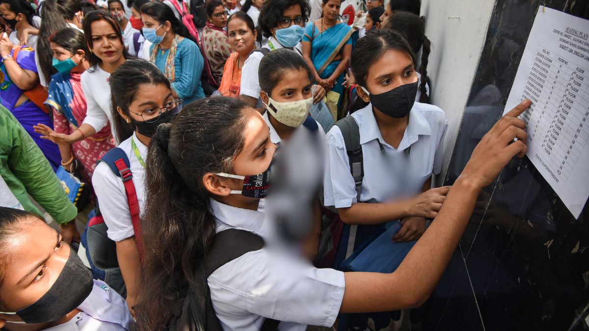 CBSE बोर्ड क्लास 10 और 12 की परीक्षा आज से, स्टूडेंट्स इन बातों का रखें खास ध्यान