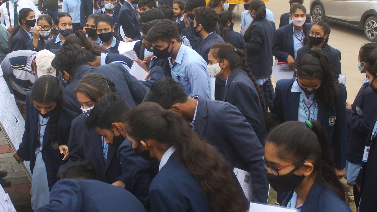 CBSE बोर्ड 10वीं और 12वीं की आज की परीक्षा खत्म, जानें कैसे रहा पेपर