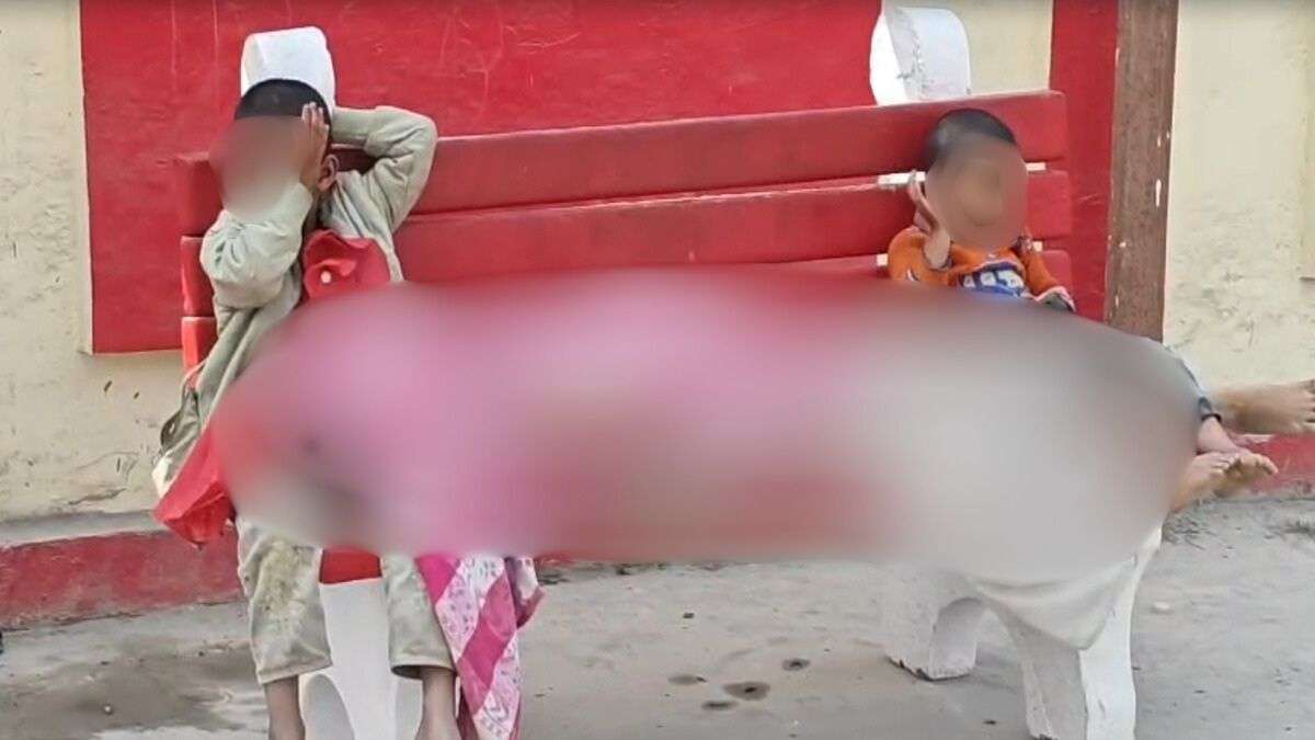 VIDEO: बच्चियों की गोद में गर्भवती मां का शव छोड़ पिता फरार, रो-रोकर सूख गईं मासूमों की आंखें, दिल चीर रही घटना