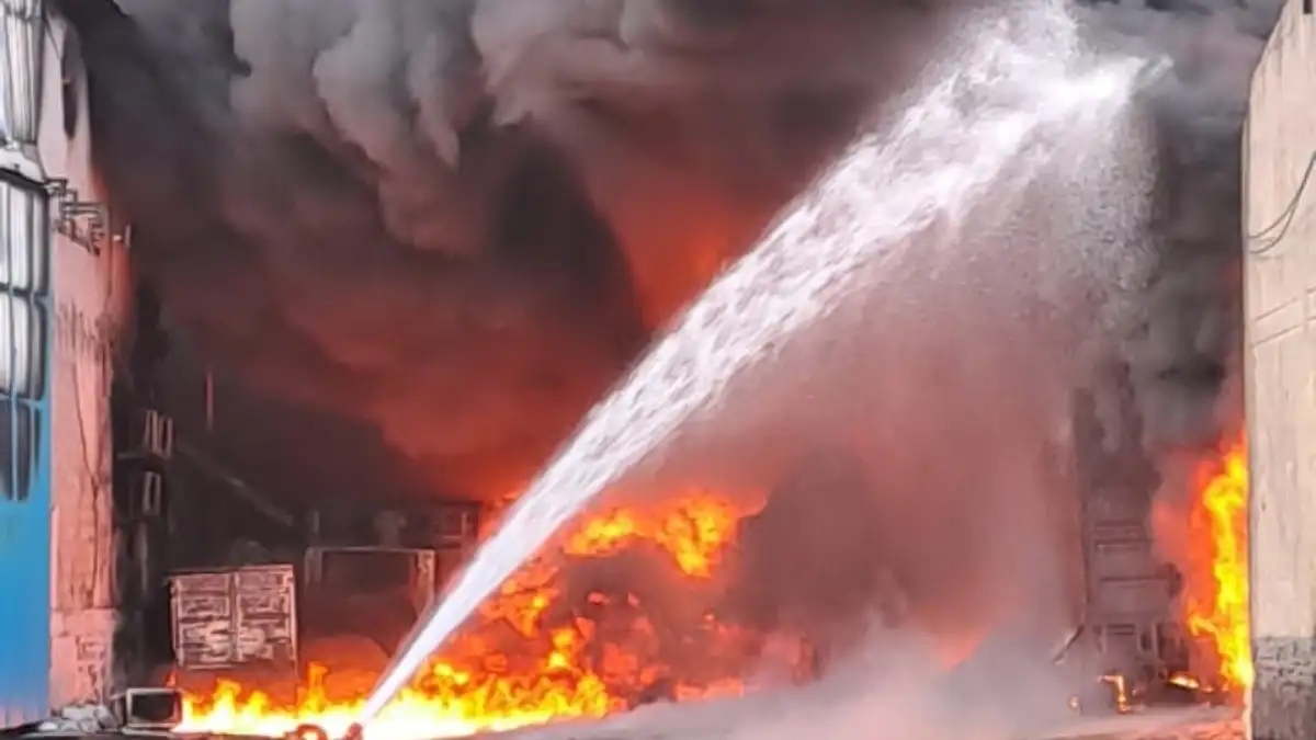 घर में लगी भीषण आग ने छीनीं एक ही परिवार की 6 जिंदगियां, 6 महीने के जुड़वां बच्चे भी शामिल