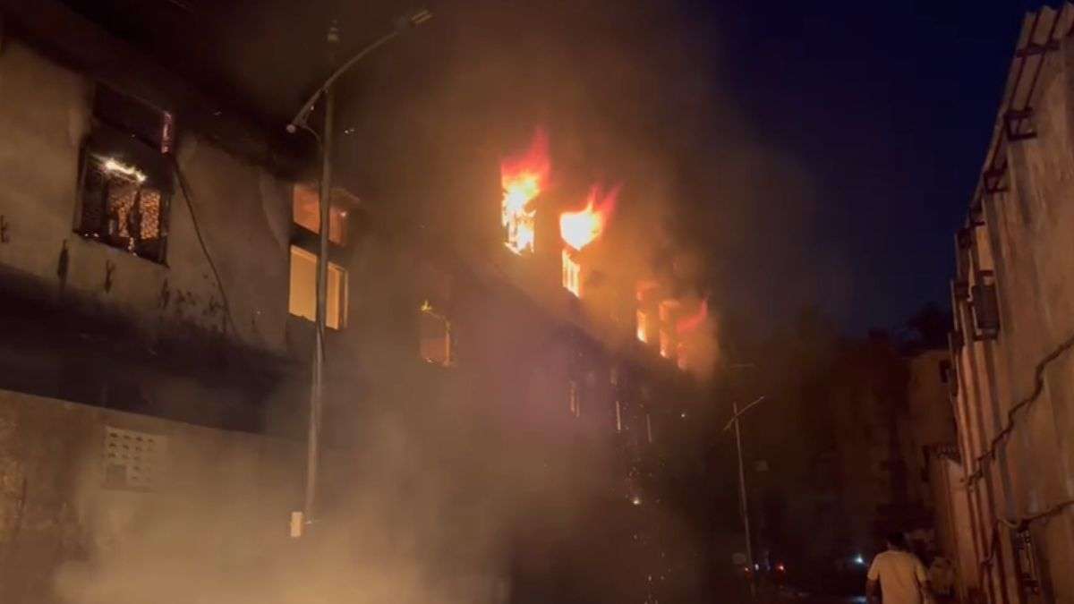 महाराष्ट्र: भिवंडी में एक डाइंग कंपनी में लगी भीषण आग, दमकल की 5 गाड़ियां मौके पर, आग की चपेट में आए 3 फ्लोर