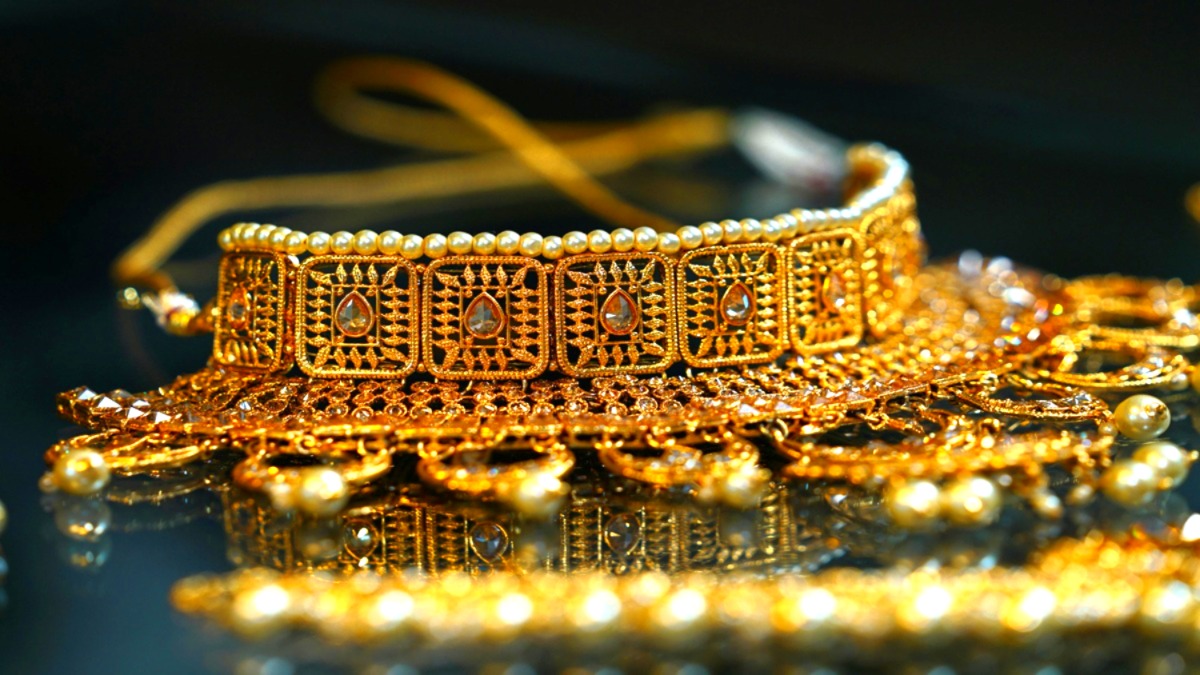 चांदी फिर ₹5000 हुई सस्ती, क्या सोना भी हुआ नरम? खरीदारी से पहले नोट करें ताजा भाव