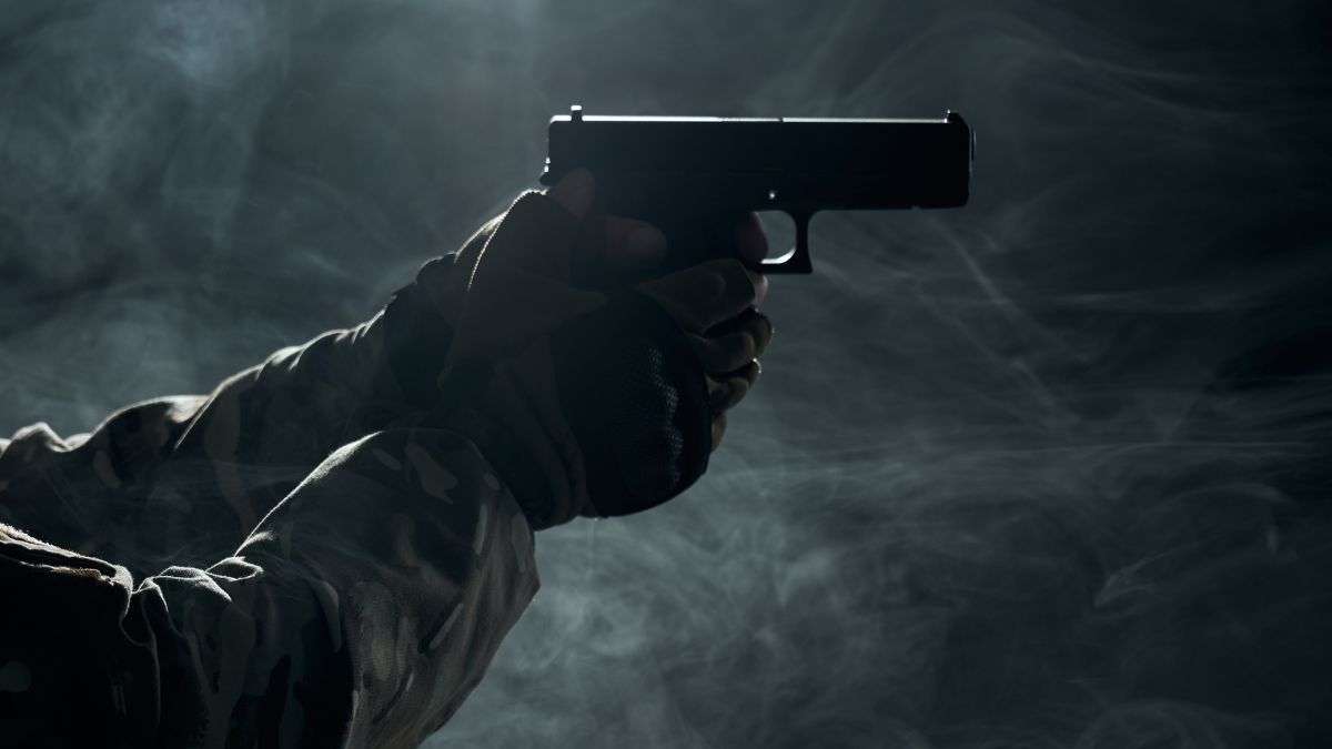 दिल्ली: घर में 18 साल के बेटे से गलती से चली गोली, मां की मौत, हंसता-खेलता परिवार तबाह