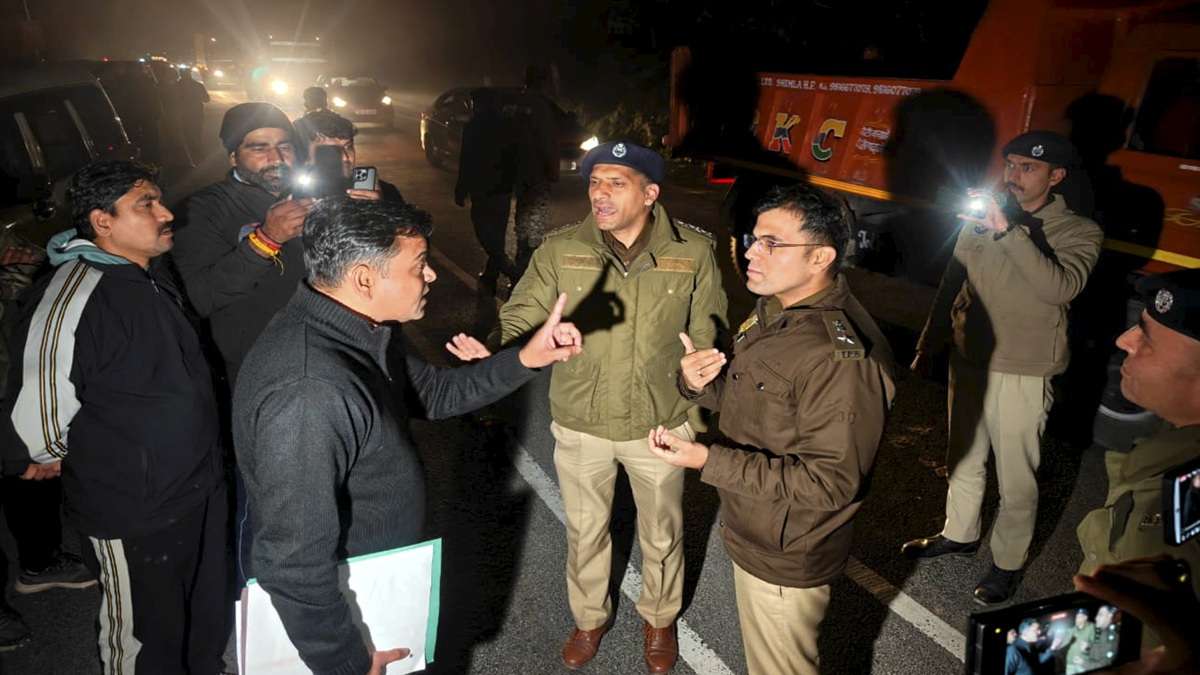 शिमला में बीच हाईवे पर क्यों भिड़ी दिल्ली और हिमाचल की पुलिस? ऐसे शुरू हुई टकराव की कहानी