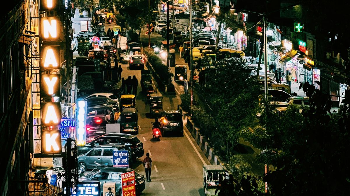 पैसे नहीं थे तो होटल में मांगा फ्री कमरा, नहीं मिलने पर विदेशी नागरिक ने चाकू से रेता अपना गला