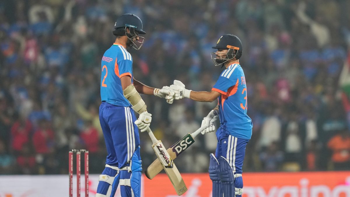 T20 वर्ल्ड कप के बीच टीम इंडिया के खिलाड़ी ने छोड़ा टीम का साथ, अचानक लौटना पड़ा घर