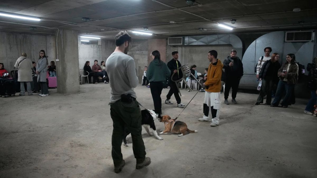 LIVE: कुवैत में ड्रोन से इंटरनेशनल एयरपोर्ट को बनाया गया निशाना, कई कर्मचारी जख्मी