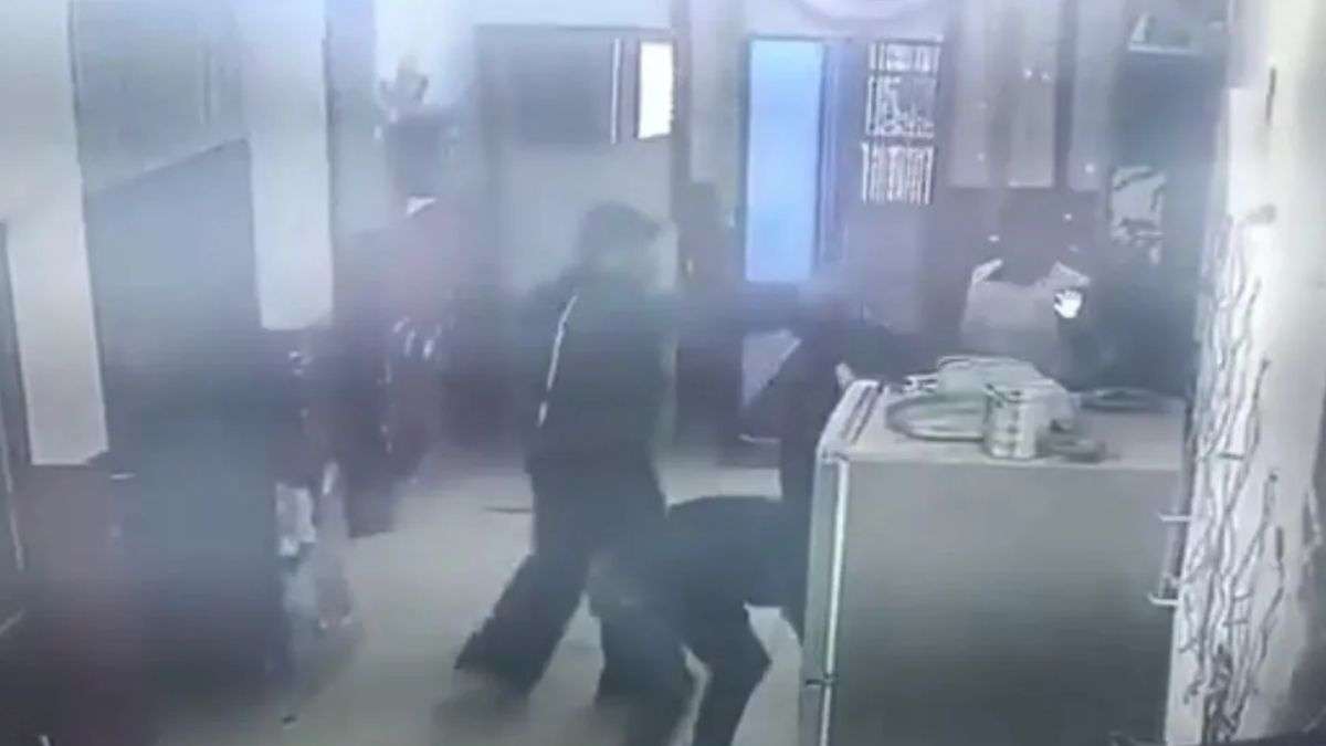 जम्मू-कश्मीर: किशोर सुधार गृह से फरार हुए 2 पाकिस्तानी नागरिकों को पुलिस ने दबोचा, पुलिसकर्मियों पर किया था हमला