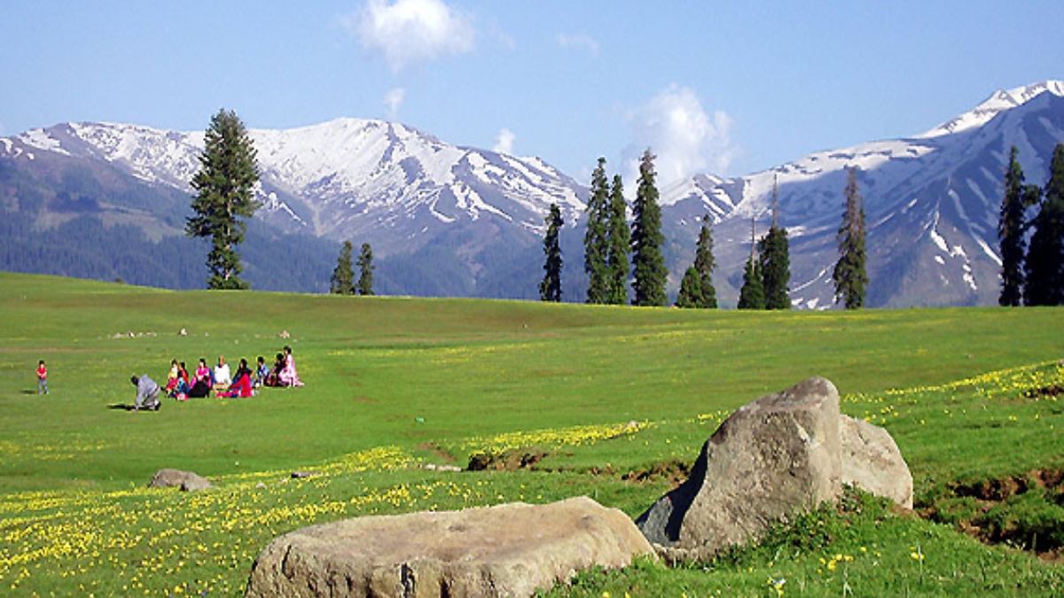 जम्मू-कश्मीर में समय से पहले तपने लगी वादी, गुलमर्ग में टूटा 33 साल का रिकॉर्ड, जानें अन्य जगहों का हाल