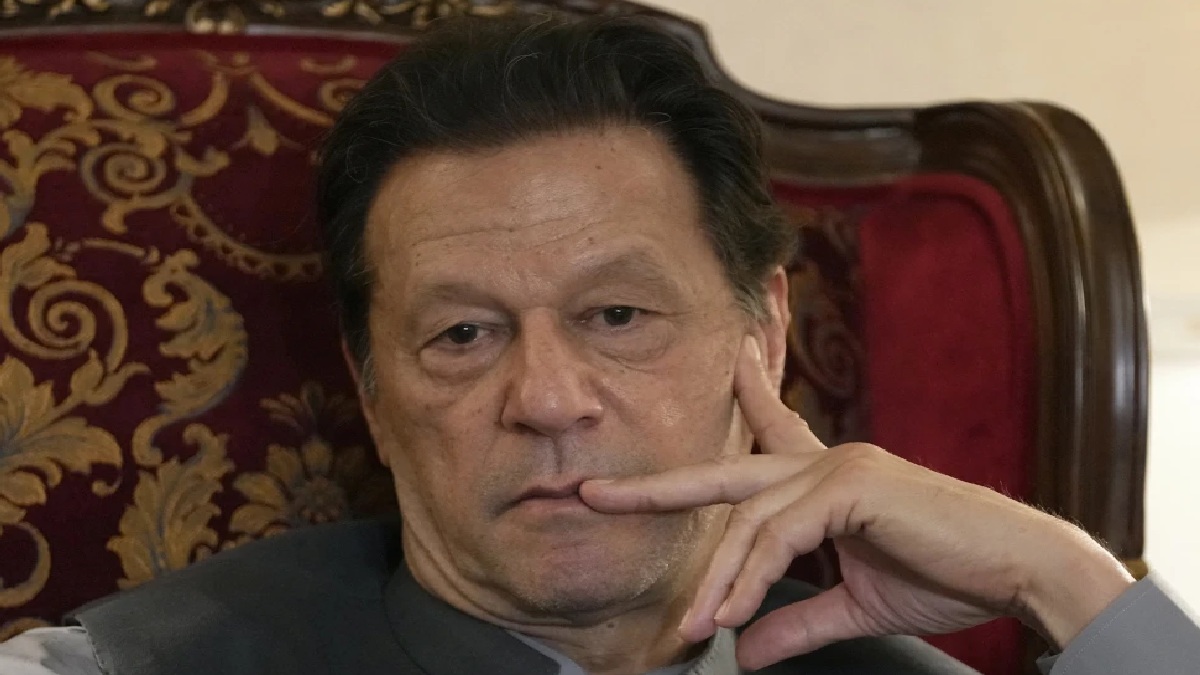 इमरान खान के साथ हो क्या रहा है? आंखों के इलाज के लिए लाया गया हॉस्पिटल, फिर भेज दिया जेल