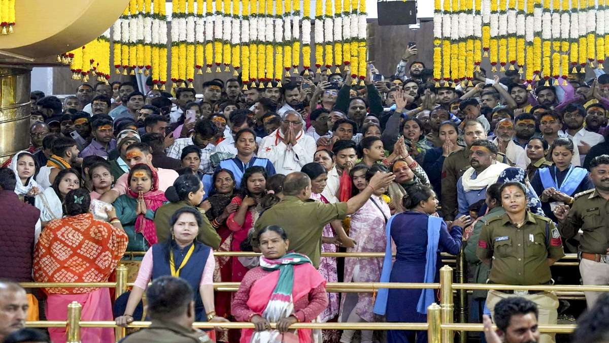 'अब बाबा के दरबार में जाने के लिए भी टिकट लगेगा?' महाकाल में आरती के लिए फीस लगाने का विरोध, सड़क पर उतरे लोग
