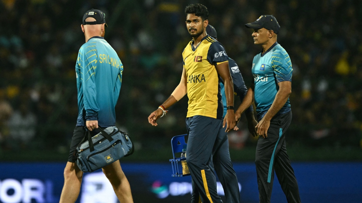 T20 वर्ल्ड कप के सुपर-8 में पहुंचते ही मेजबान देश को लगा को बड़ा झटका, मैच विनर गेंदबाज हुआ बाहर