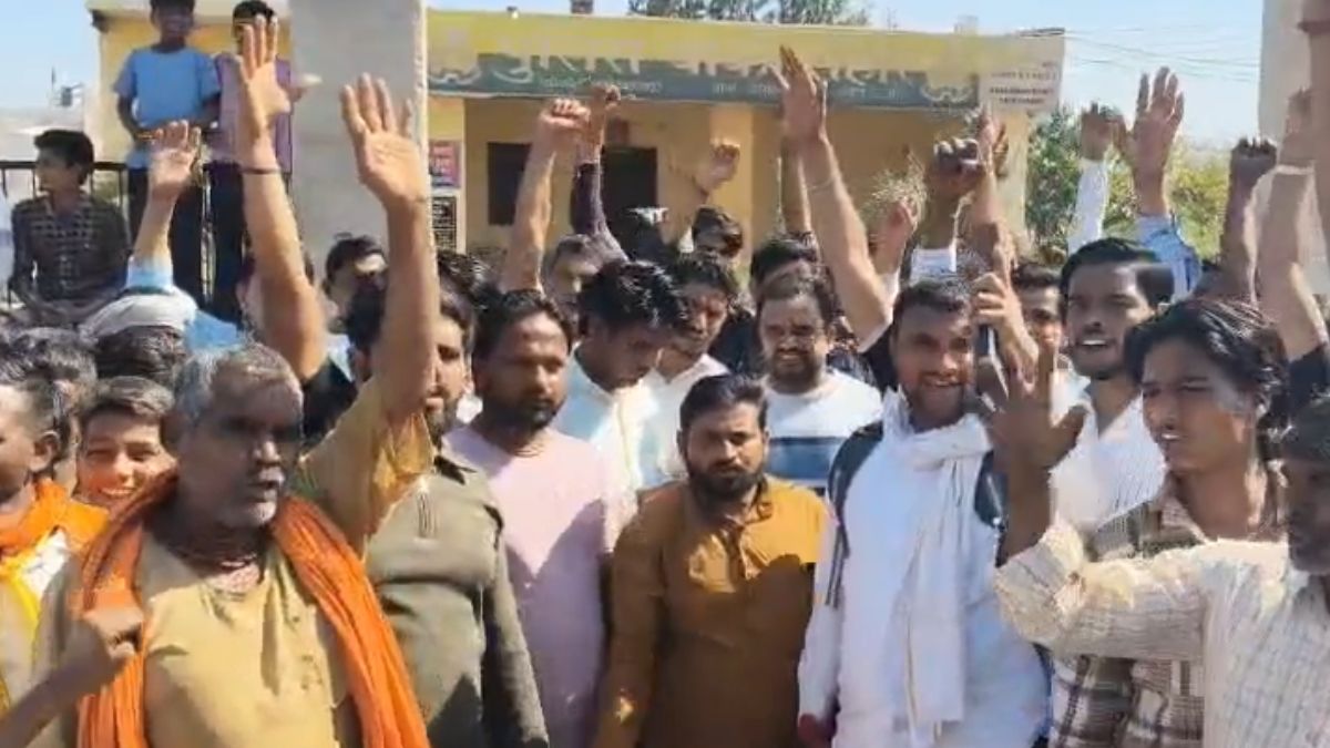 मथुरा: महाशिवरात्रि के मौके पर शिवालय में जल चढ़ाने को लेकर मस्जिद के सामने विवाद, भारी पुलिस बल तैनात