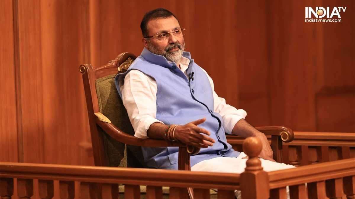 'प्रियंका संसद में राहुल से ज्यादा आत्मविश्वास से भरी नजर आती हैं', 'आप की अदालत' में बोले निशिकांत दुबे