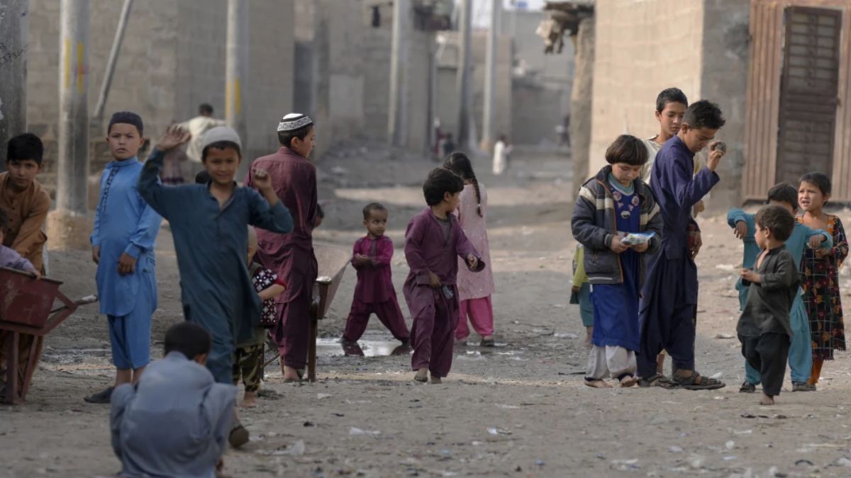 पाकिस्तान में आखिर क्यों फैली है इतनी जहालत? आंकड़े दे रहे हैं इस सवाल का करारा जवाब