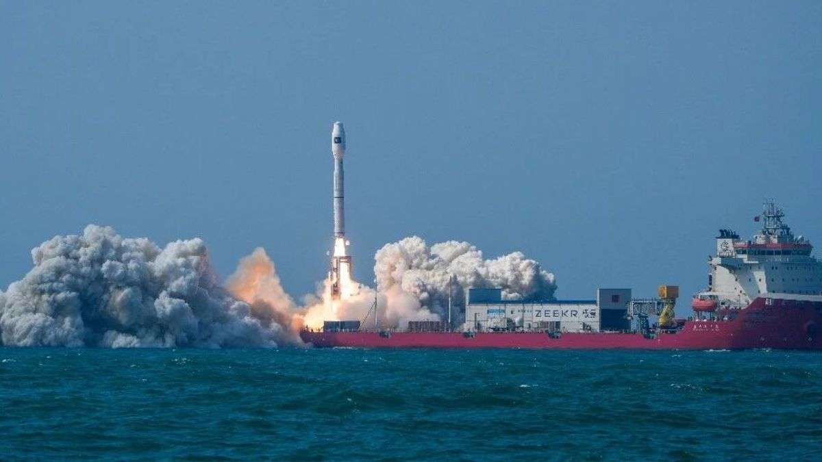 पाकिस्तान ने चीन से लॉन्च किया अपना नया सैटेलाइट, क्या भारत को लेनी चाहिए टेंशन?