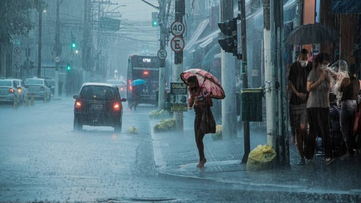 पश्चिमी विक्षोभ ने बदला मौसम का मिजाज, 6 राज्यों में आंधी के साथ बारिश की चेतावनी, पूर्वी भारत में बढ़ेगी गर्मी