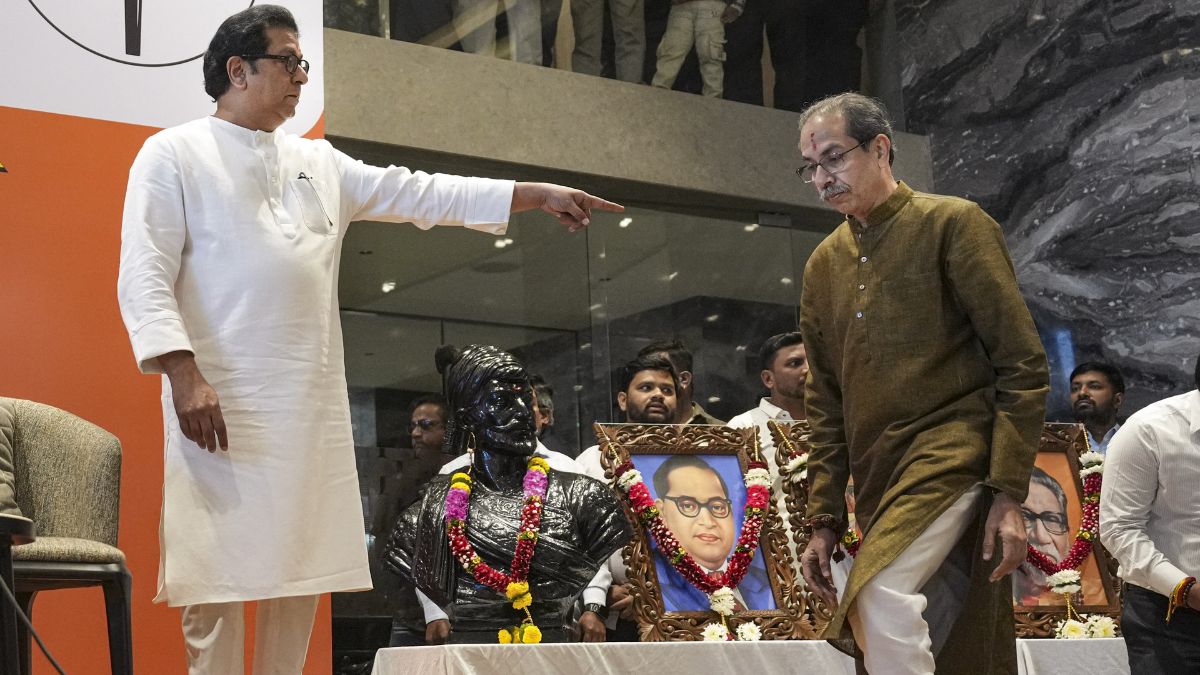 'बीजेपी से एक करोड़ रुपये लेकर समर्थन दे दिया', उद्धव और राज ठाकरे में फिर शुरू हुई दूरी?