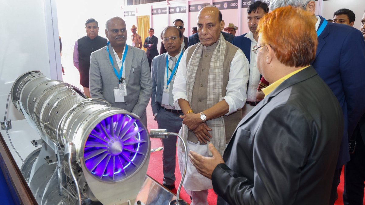 'आपके पास 5 साल हैं...', जेट इंजन को लेकर रक्षा मंत्री राजनाथ सिंह ने DRDO से कहा