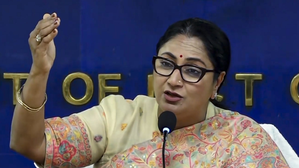 दिल्ली सरकार ने बदले राशन कार्ड के नियम, अब बुजुर्ग महिला ही मानी जाएगी परिवार की मुखिया, जानें और क्या बदला