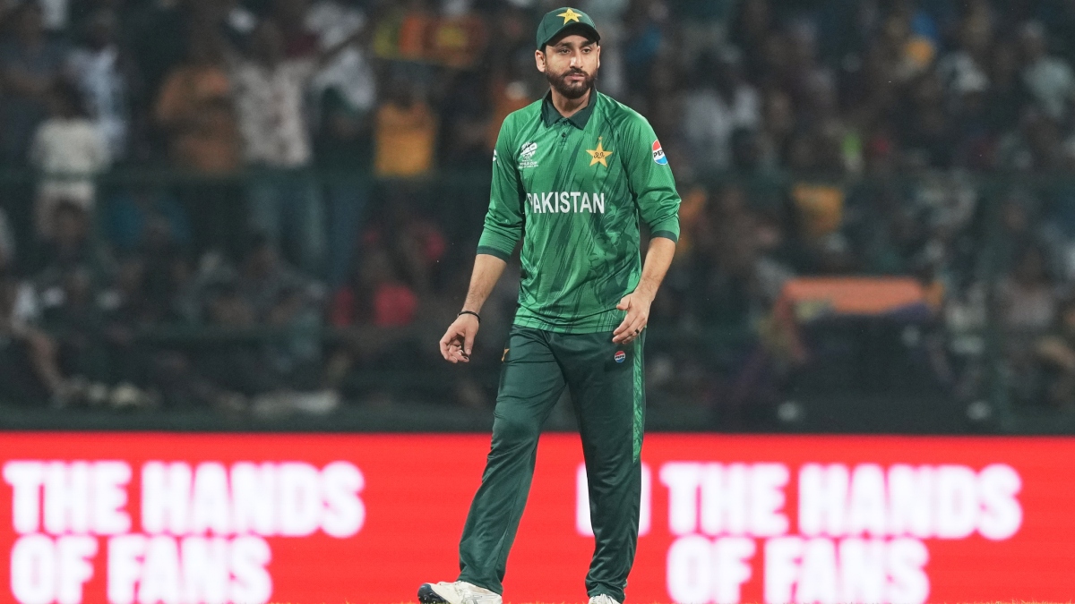 टी20 वर्ल्ड कप से बाहर होते ही पाकिस्तानी कप्तान का दुखड़ा आया सामने, इशारों-इशारों में बाबर आजम पर साधा निशाना