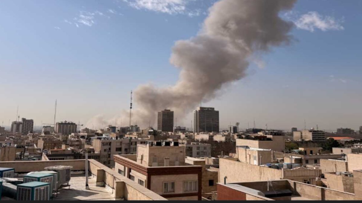 अमेरिका इजरायल ने किया ईरान पर हमला, तेहरान ने दिया करारा जवाब, दागीं 70 बैलिस्टिक मिसाइलें