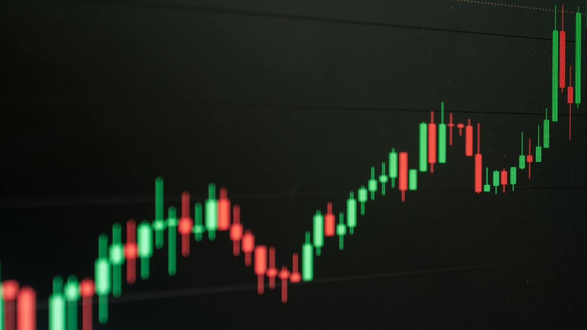 सिगरेट बनाने वाली कंपनियों के शेयरों में आग! कीमतें बढ़ते ही 16% तक उछले स्टॉक्स, Godfrey Phillips सबसे आगे