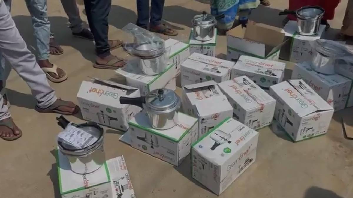 तेलंगाना निकाय चुनावः वोटर्स को रिझाने के लिए कांग्रेस उम्मीदवार ने बांटे कुकर-पैसे, वोट नहीं दिया तो मांगा वापस