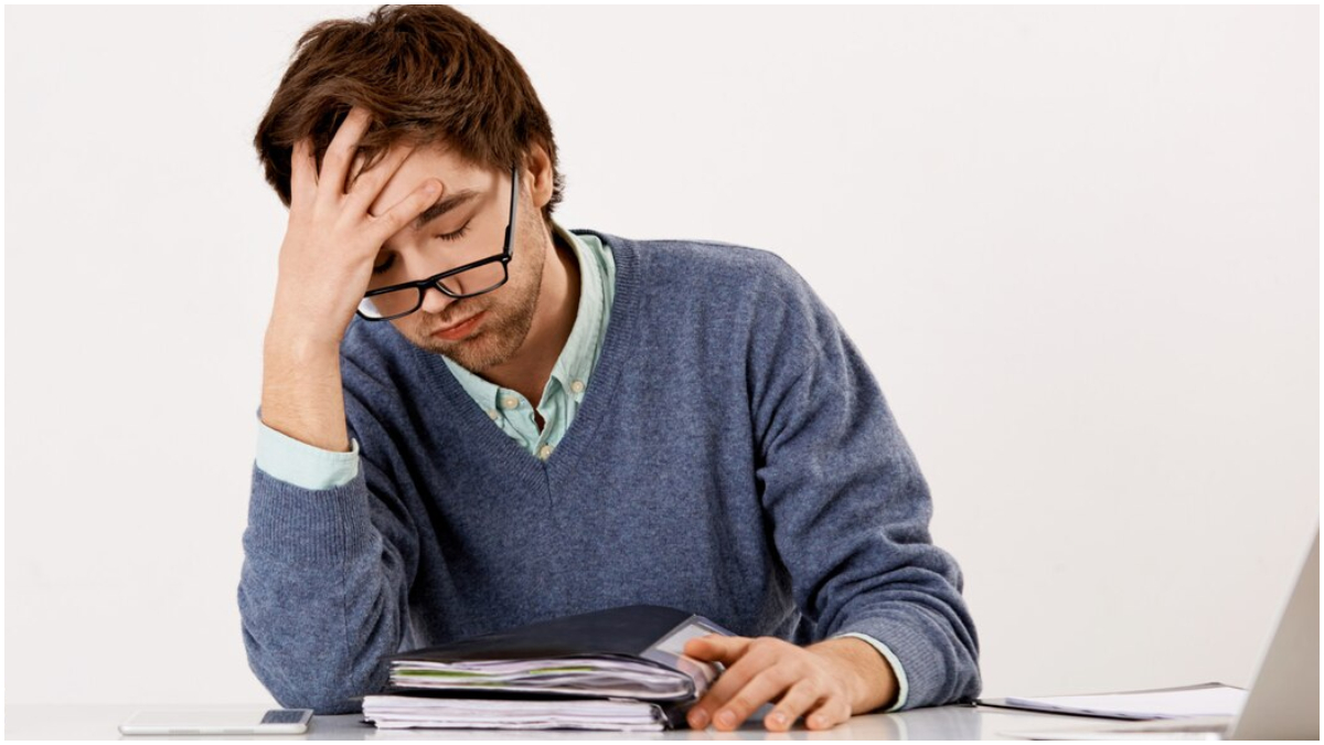 शरीर में दिखाई देने वाले कौन से लक्षण, बताते हैं कि बॉडी में विटामिन डी की कमी पैदा हो गई है?