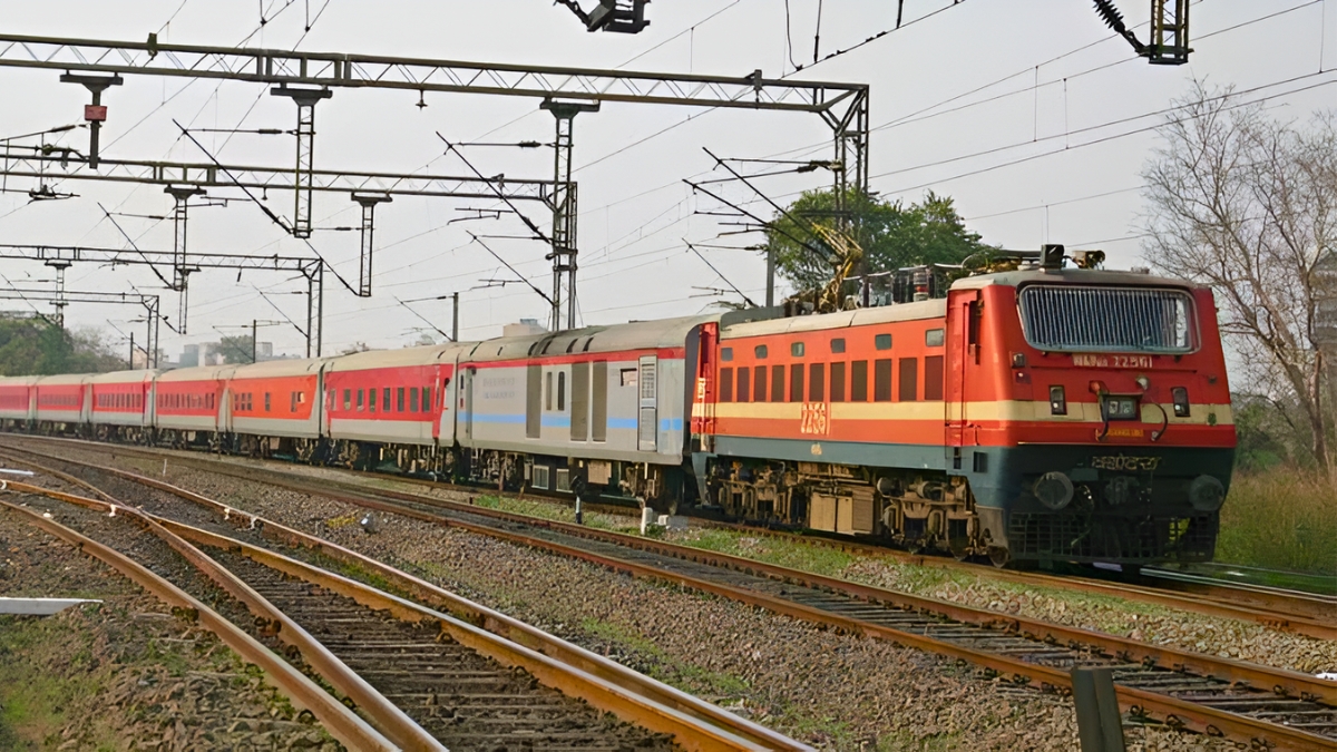 Holi Special Train: होली पर यूपी-बिहार जाने के लिए ढूंढ रहे हैं ट्रेन? तो इस लिस्ट पर जरूर डाल लें एक नजर