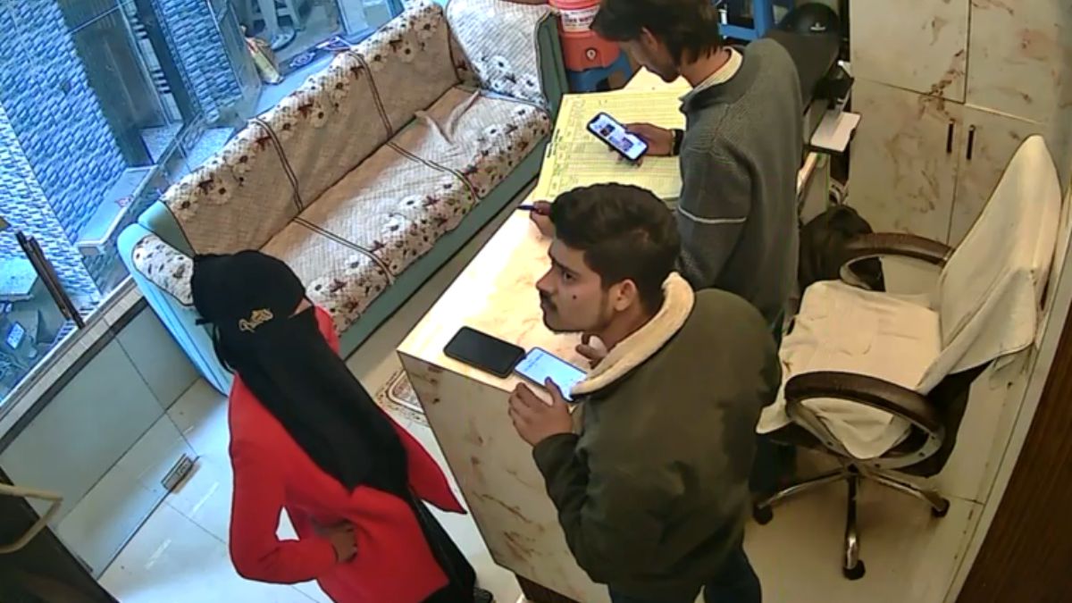 शादी में नाचने आई डांसर के साथ फरार हुआ लड़की का भाई, होटल का फुटेज आया सामने; पत्नी ने की कार्रवाई की मांग