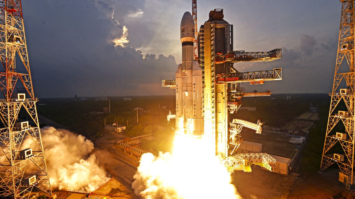 बार-बार क्यों फेल हो रहा इसरो का PSLV रॉकेट? जांच के लिए रिटायर्ड वैज्ञानिकों की टीम बनाई गई