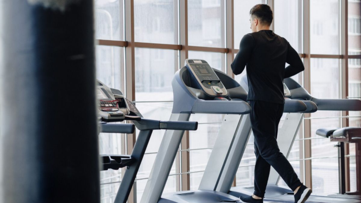 तेजी से घटाना चाहते हैं वजन, तो ट्रेडमिल पर इन 3 ट्रिक्स से करें वॉक एंड रनिंग, झट से पिघलेगी चर्बी