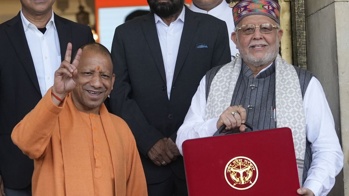 "यही जुनून, यही ख्वाब मेरा है", बजट भाषण में वित्त मंत्री का शायराना अंदाज, CM योगी की तारीफ की